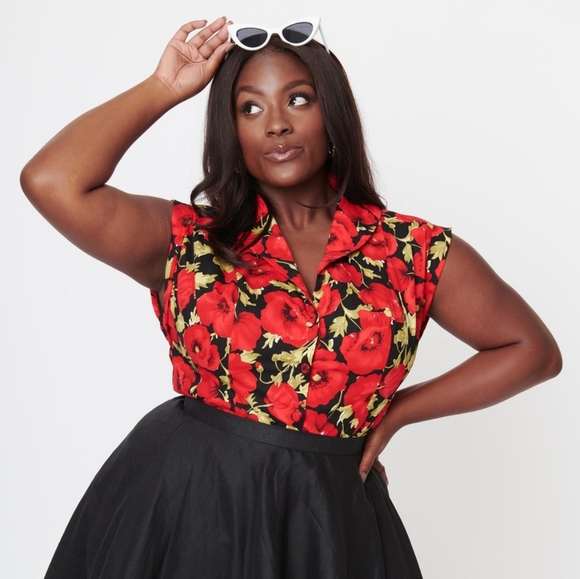 Magnolia Place Plus Size Black & Red Poppy Floral Print Tamara Top - Picture 1 of 6